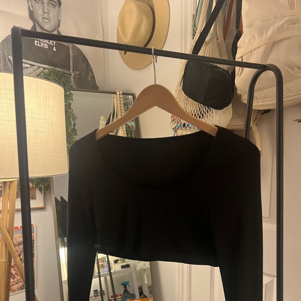 black crop top